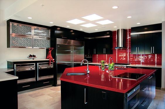 Cozinha com azulejos vermelhos